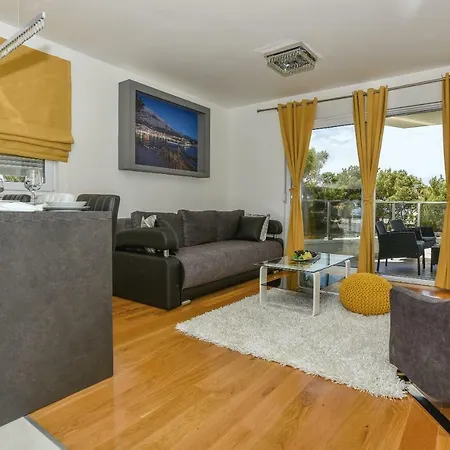 đaninovica I * Makarska