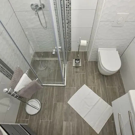 đaninovica I * Makarska